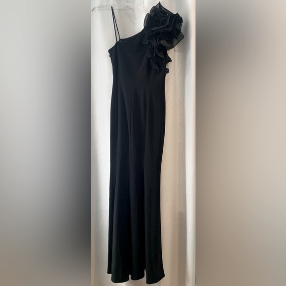 NWT Aidan Mattox Black Asymmetrical Ruffled Gown, One Shoulder Neckline; Size 6 - Picture 3 of 16